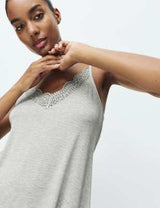 Camisola de tiros con detalle de encaje