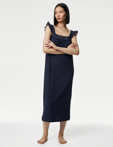 Camisón de tiros con detalles bordados