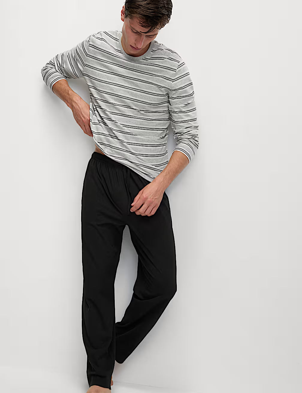 Pijama largo de punto a rayas