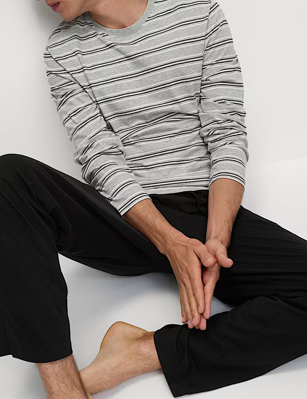 Pijama largo de punto a rayas