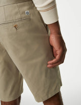 Pantalón chino corto superligero