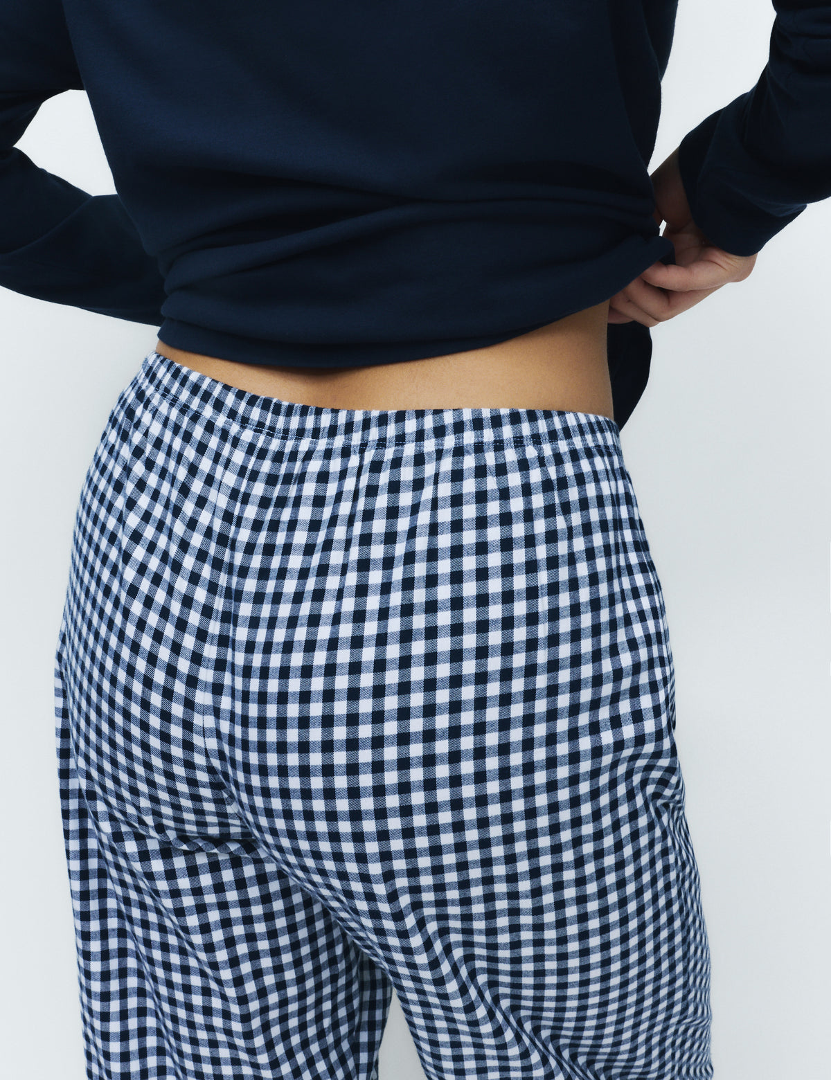 Pijama con top de punto de manga larga y pantalón en tela