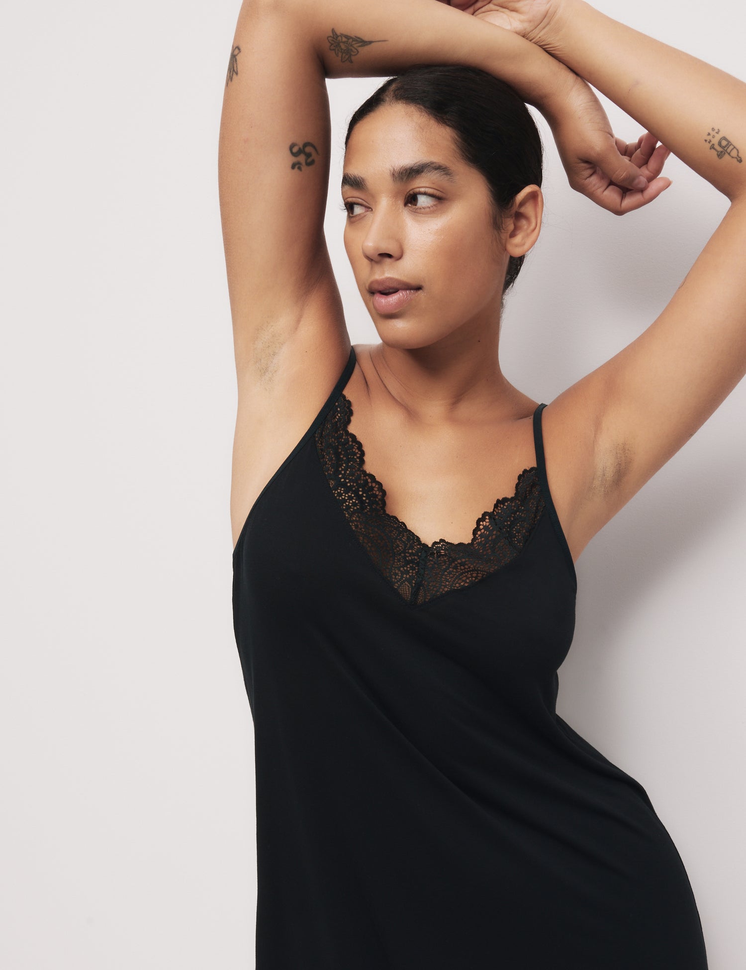 Camisola de tiros con detalle de encaje