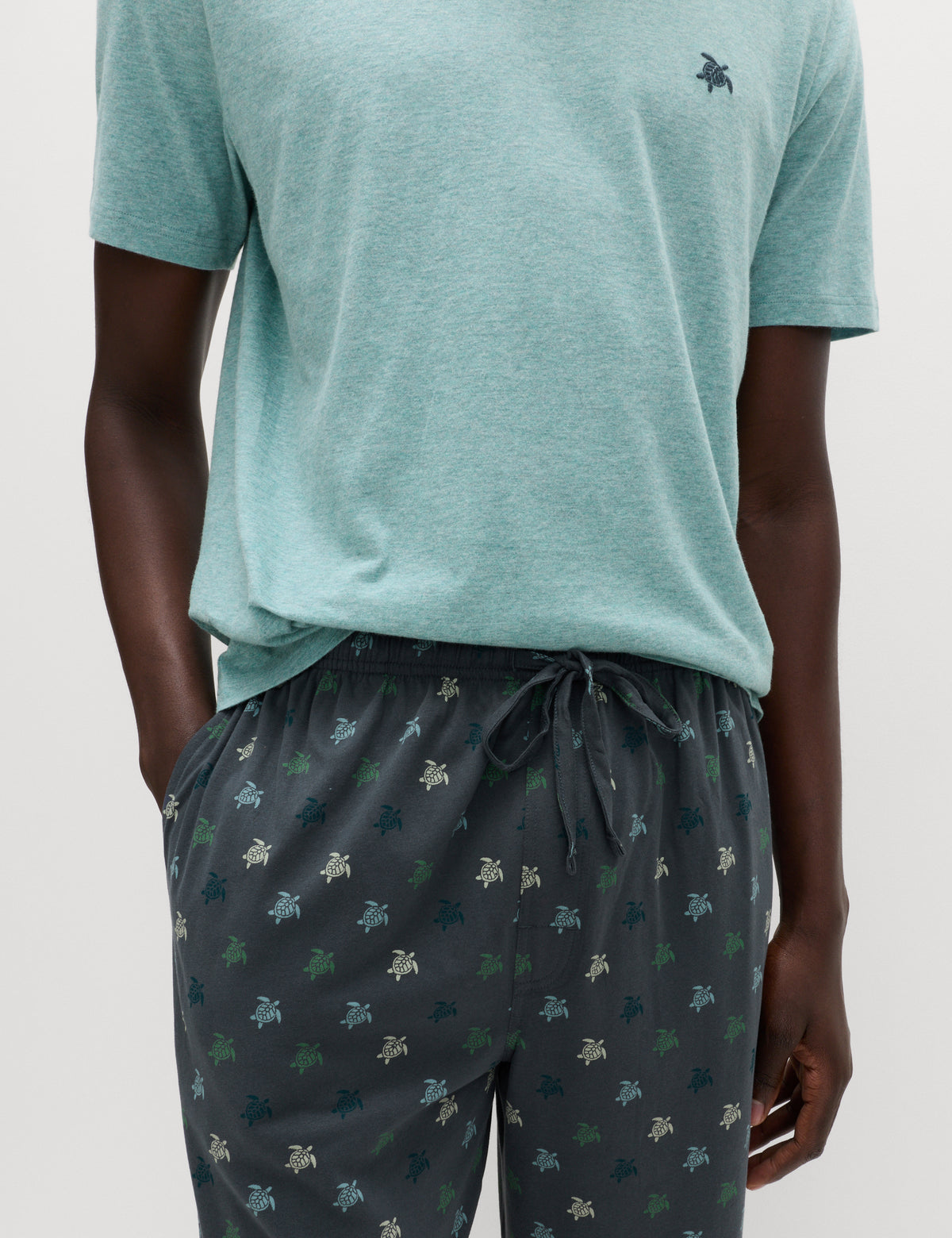 Pijama de manga corta con pantalón de tela diseño tortugas