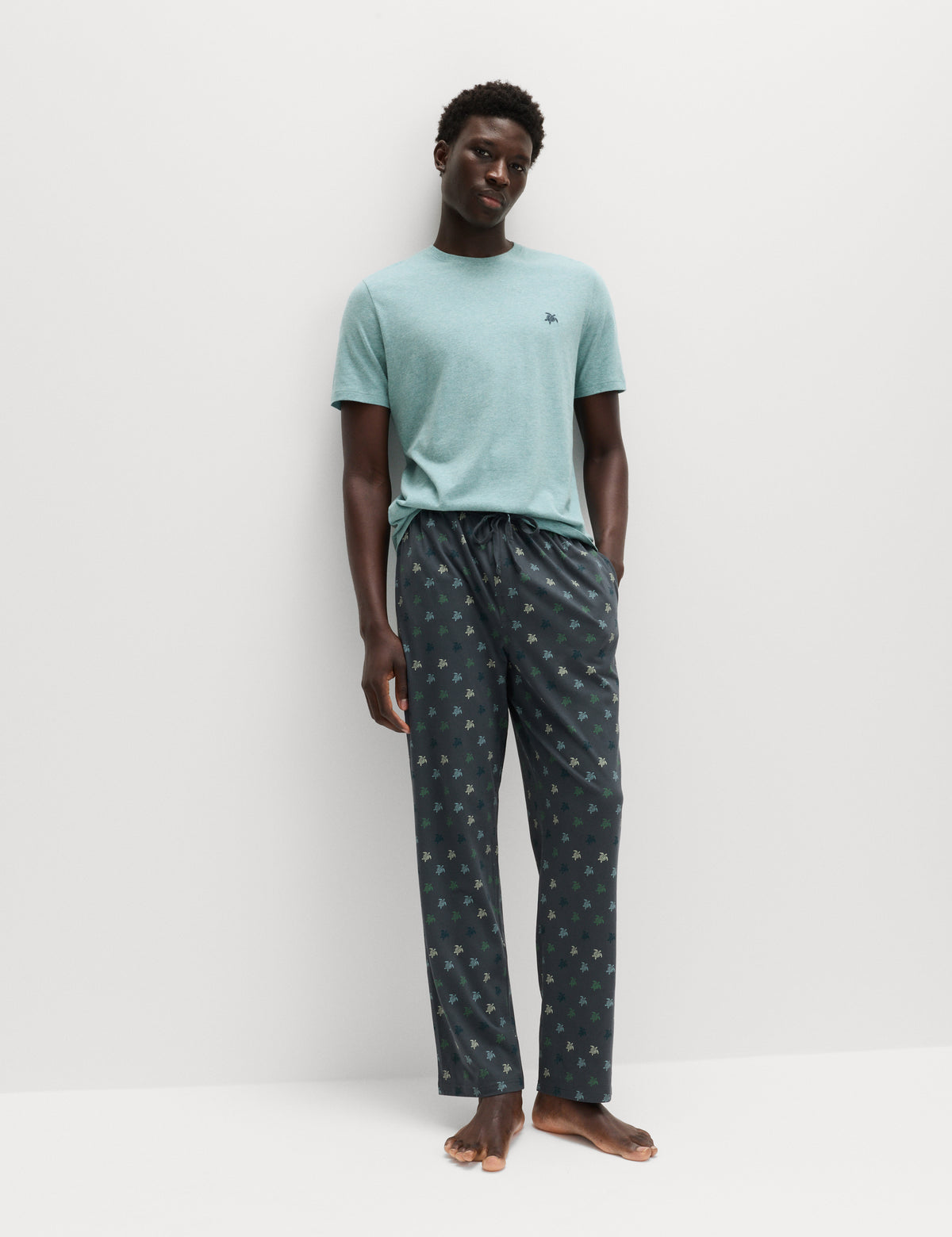 Pijama de manga corta con pantalón de tela diseño tortugas