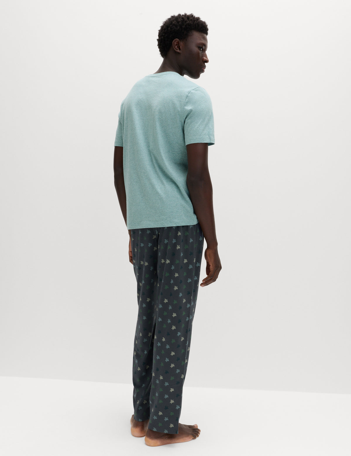 Pijama de manga corta con pantalón de tela diseño tortugas