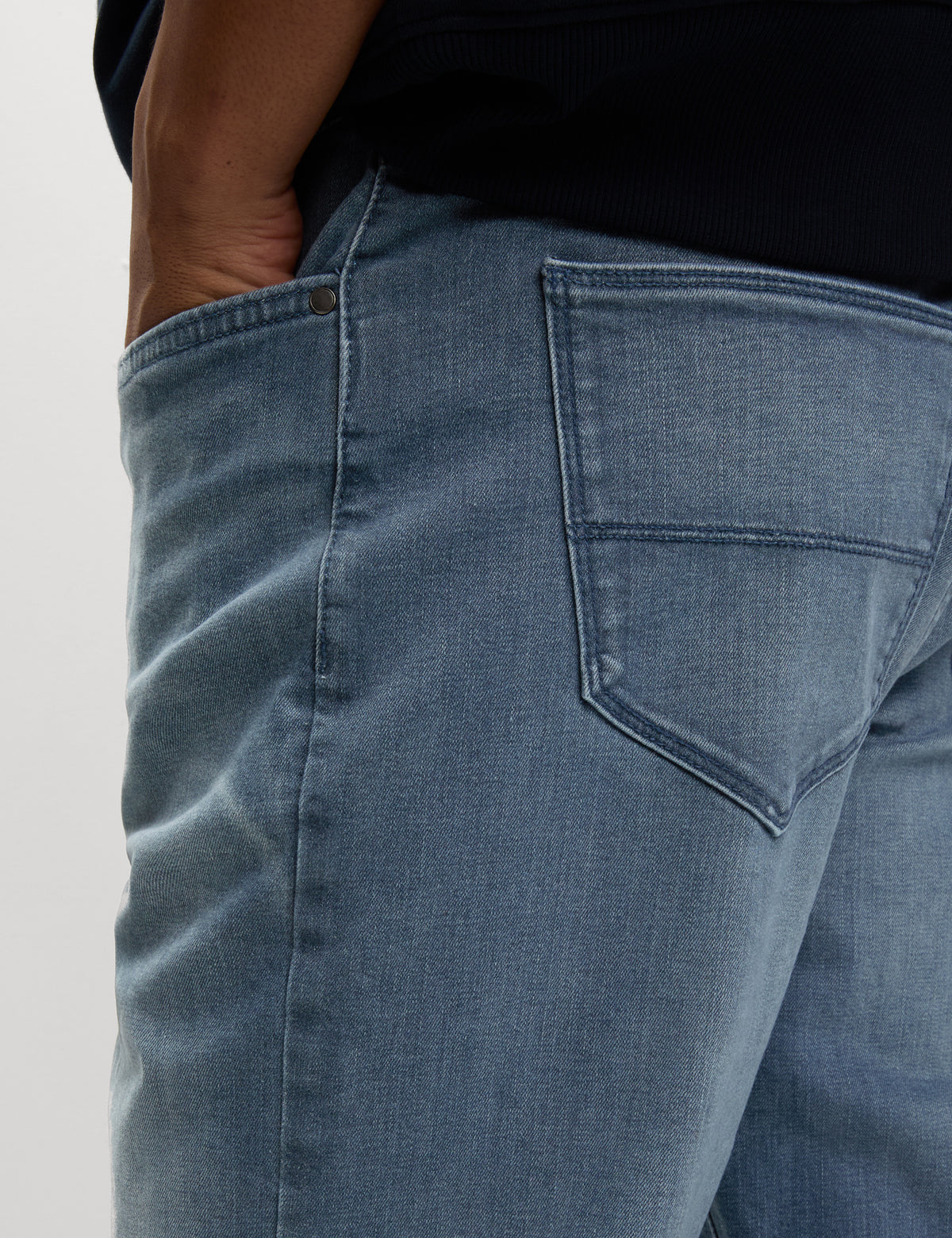 Pantalón elástico de corte recto