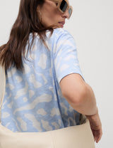 Camiseta básica de manga corta y escorte pico de corte relax