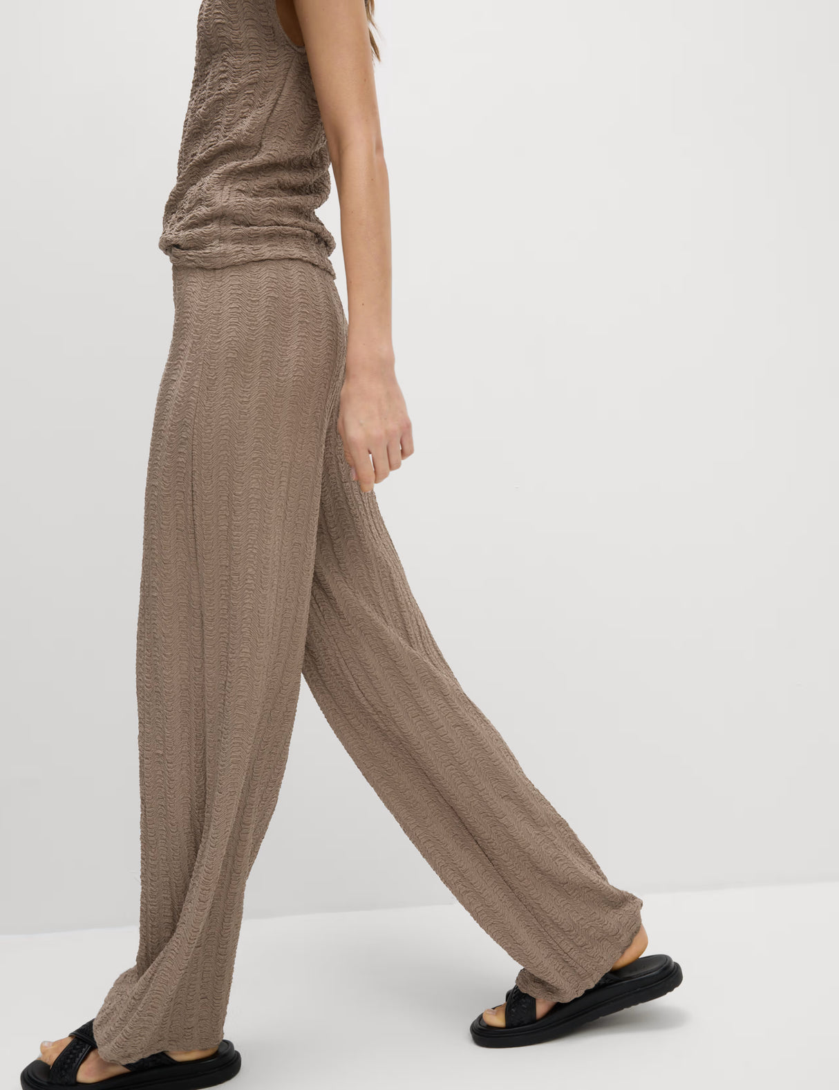 Pantalón de punto con textura de corte ancho