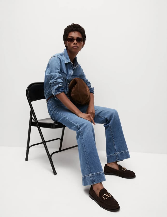 Jeans acampanado detalle bolsillos