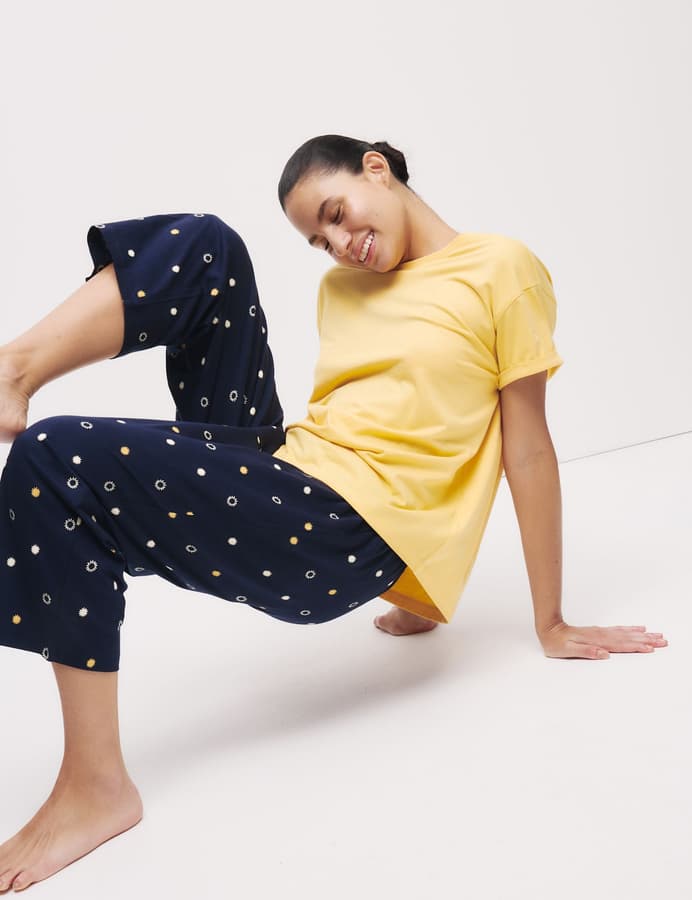 Pijama de diseño con  manga corta y pantalón pesquero FP