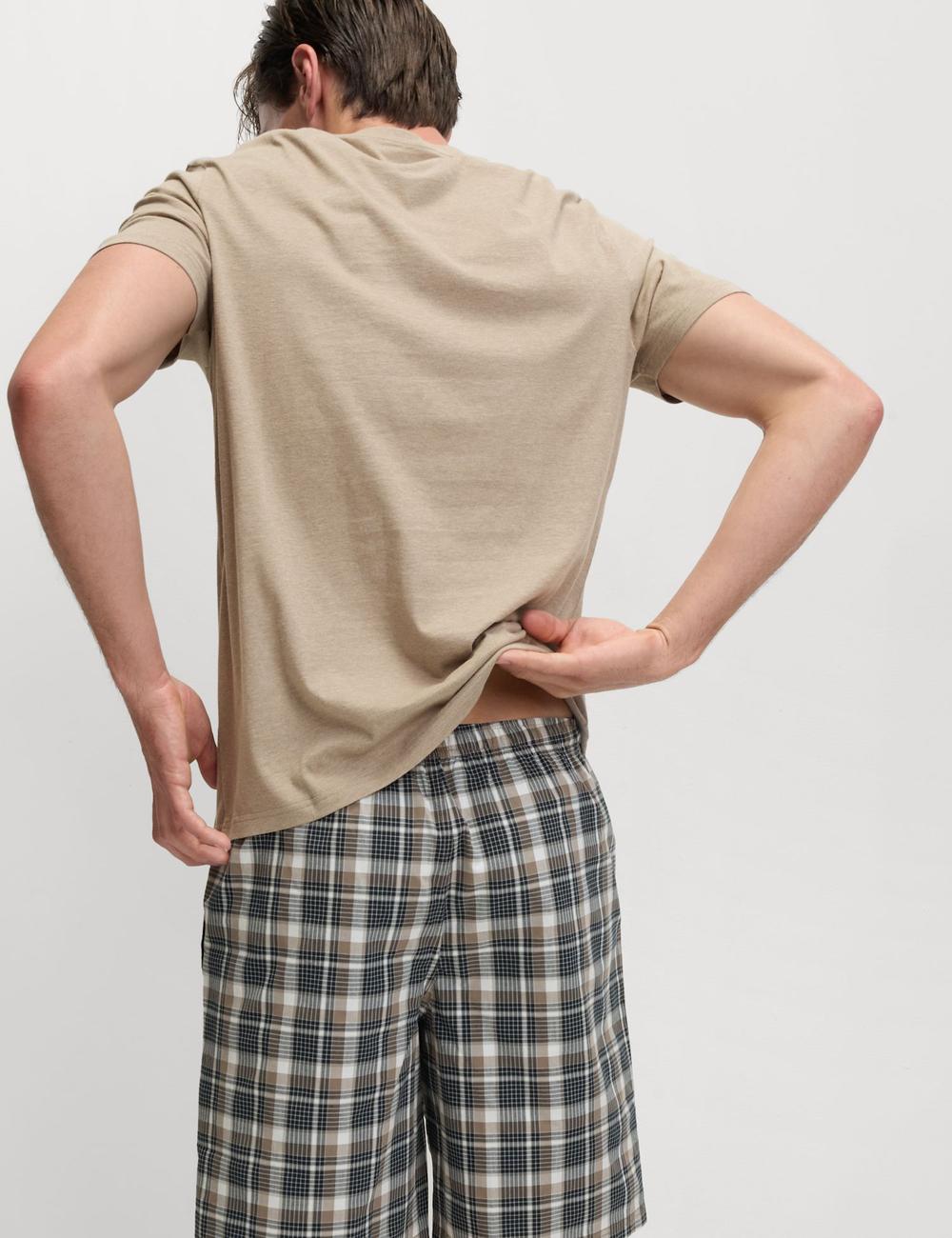 Pijama corto  con pantalón de tela a cuadros