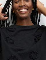 Top de manga corta con apliques