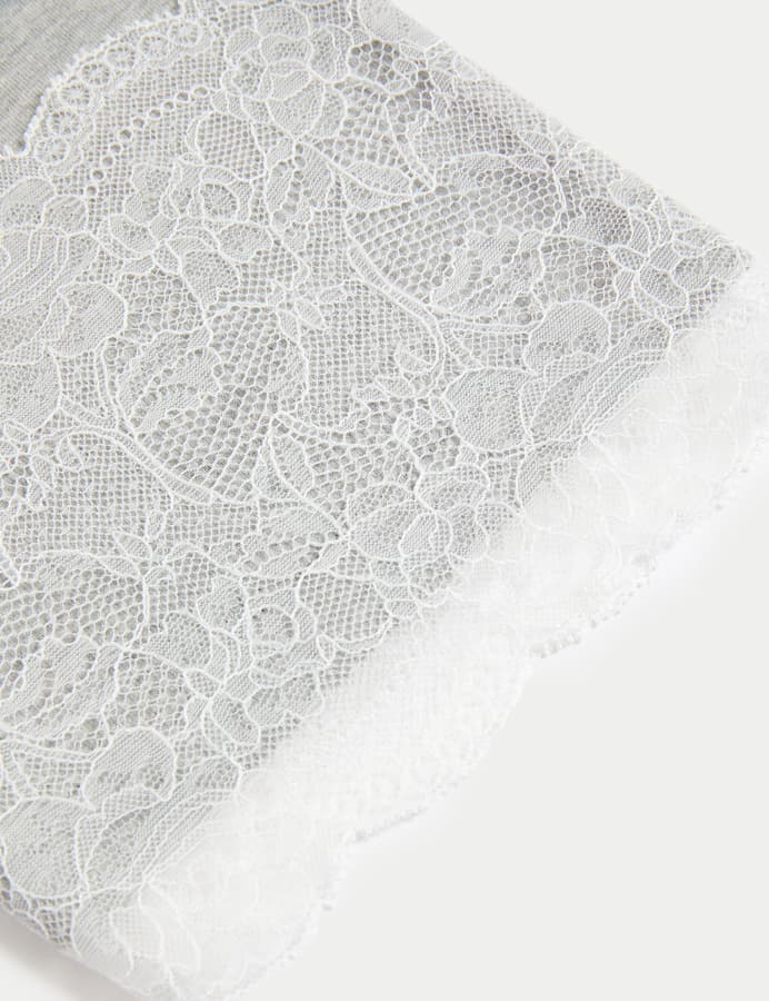 Top manga corta con encaje