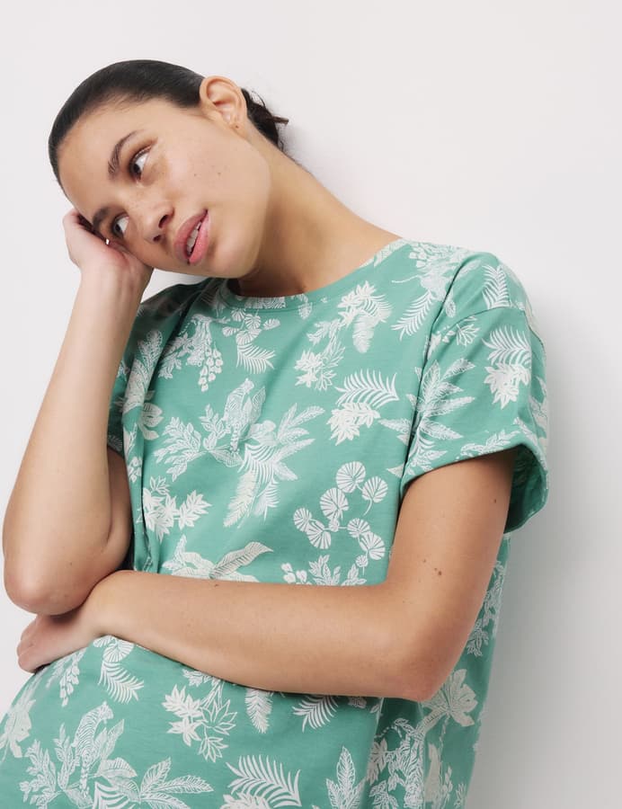 Pijama de diseño con  manga corta y pantalón pesquero FP