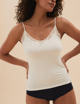 Top tiros con detalle encaje