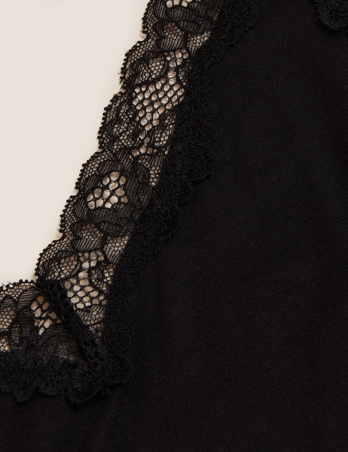 Top tiros con detalle encaje
