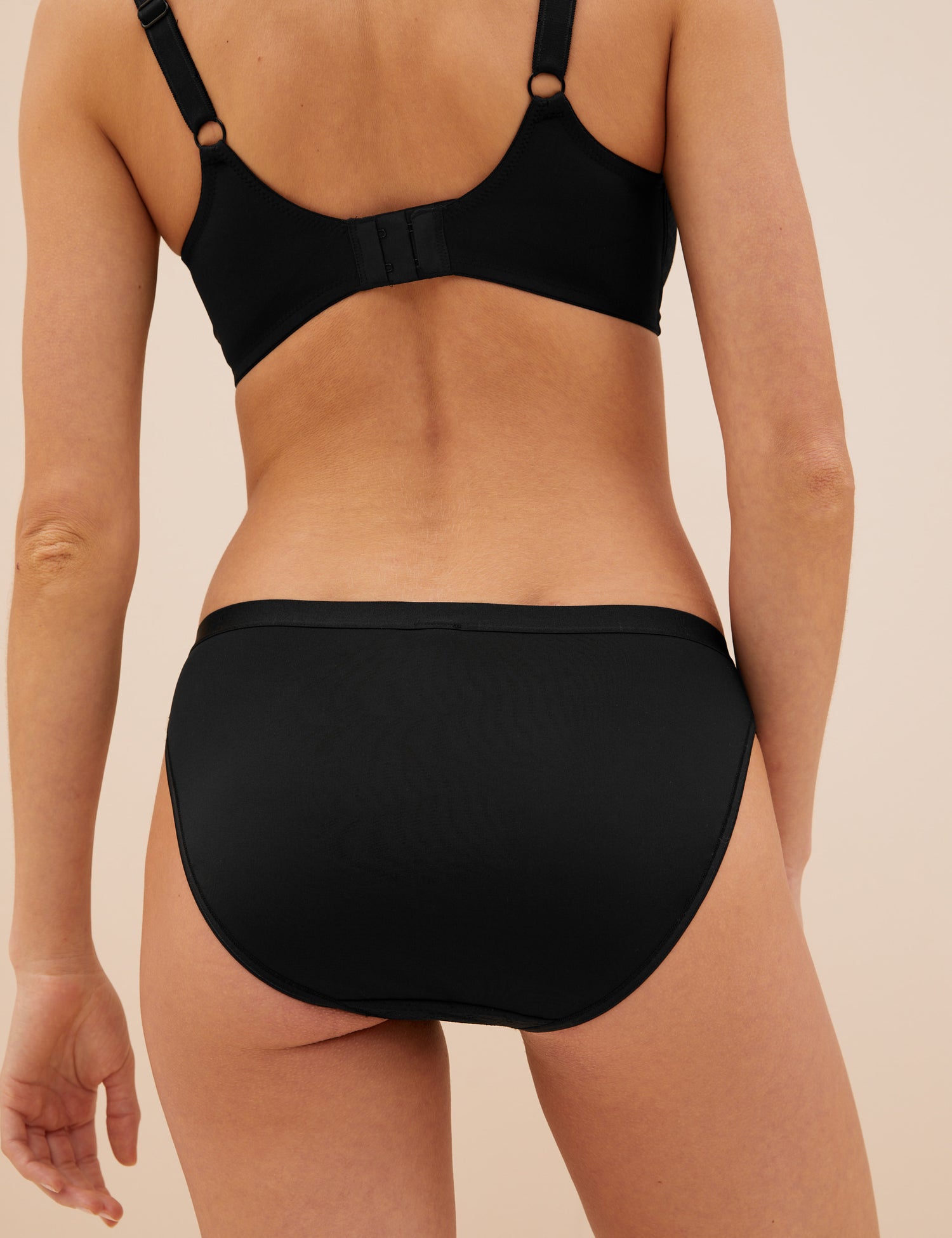 Braga alta detalle encaje