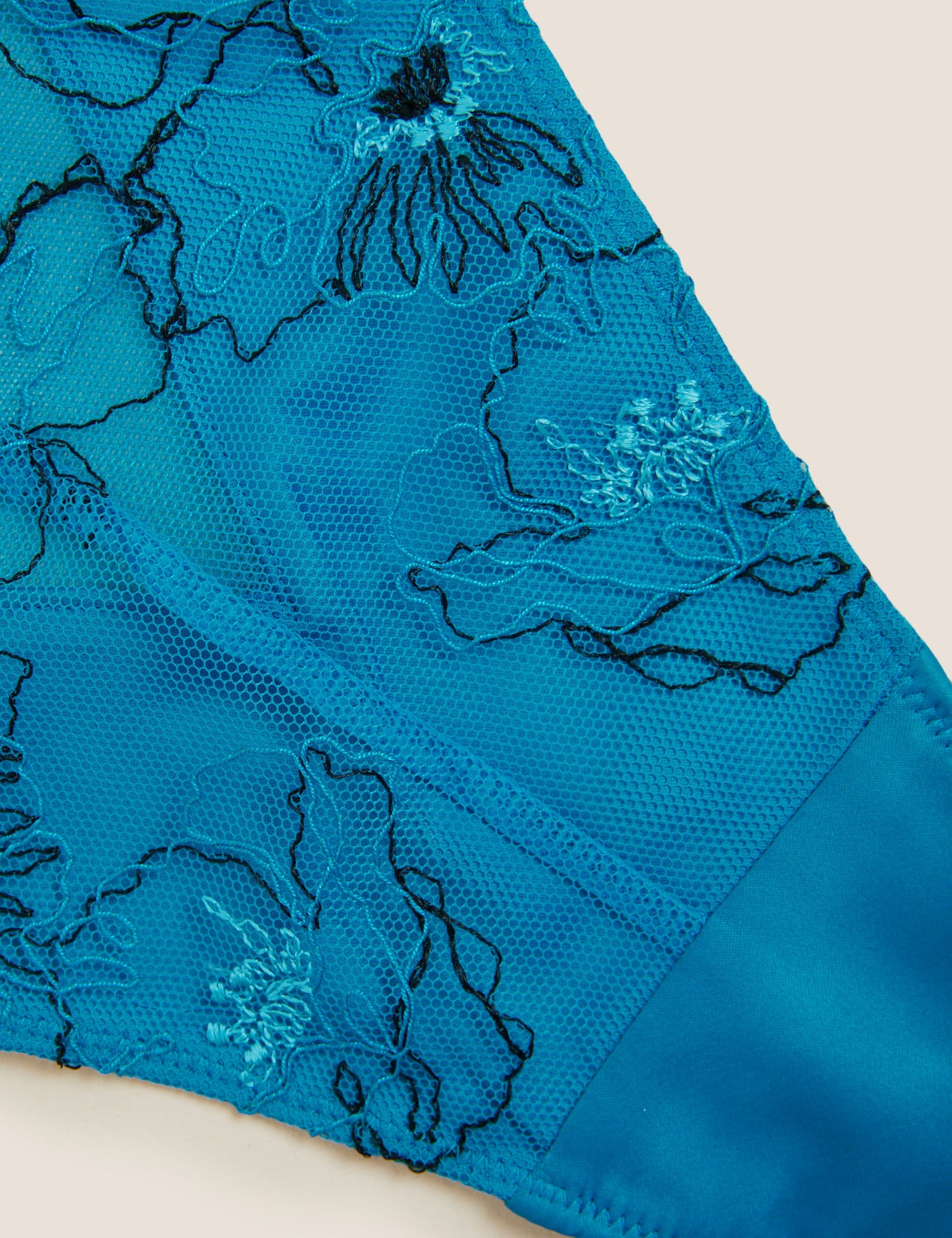 Braguita alta Allure