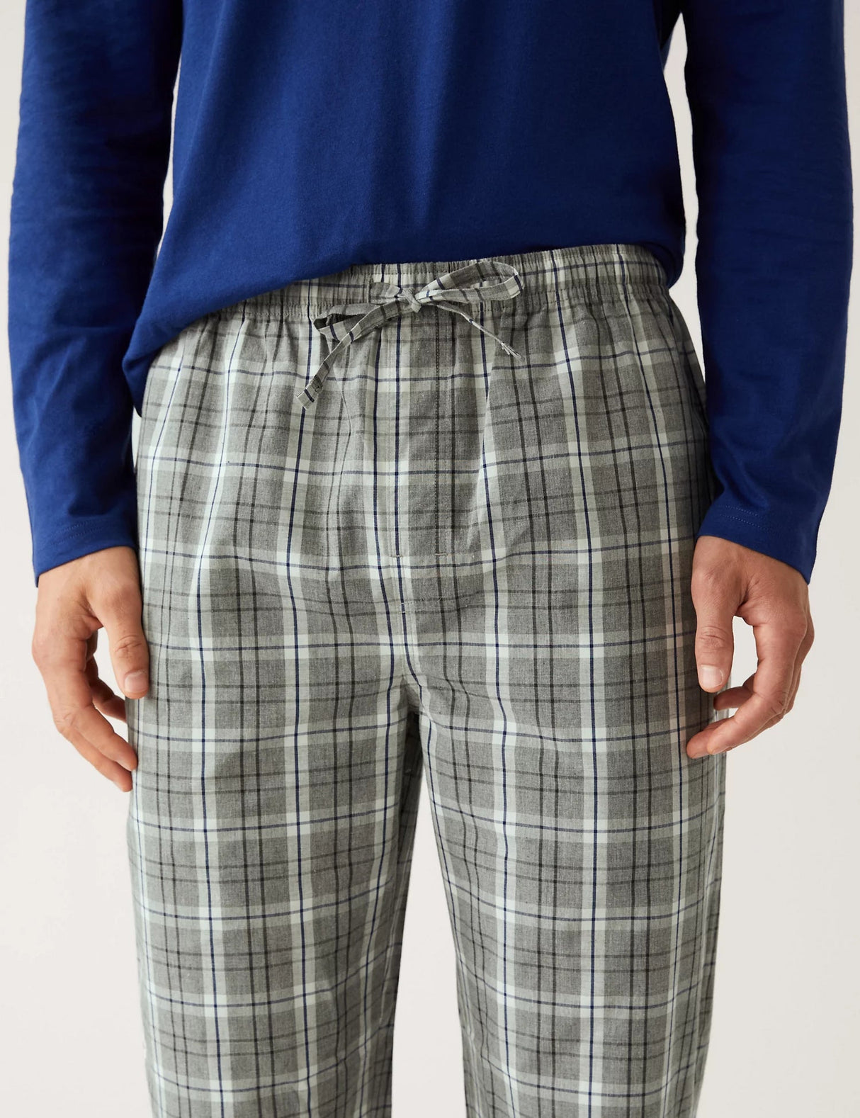 Pijama top manga larga con botones en punto pantalón de tela a cuadros