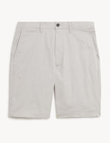 Pantalón chino corto superligero