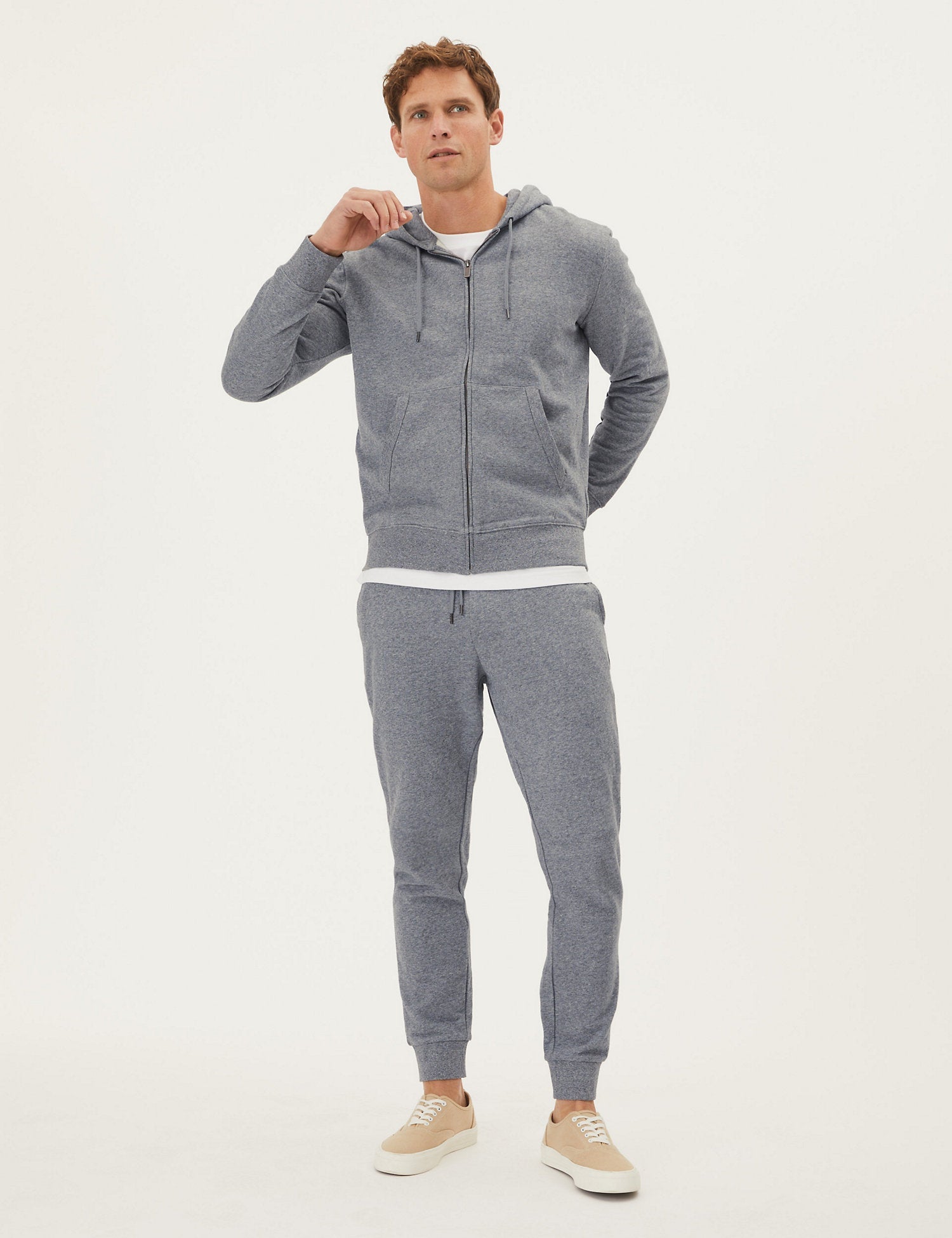 Chaqueta con capucha