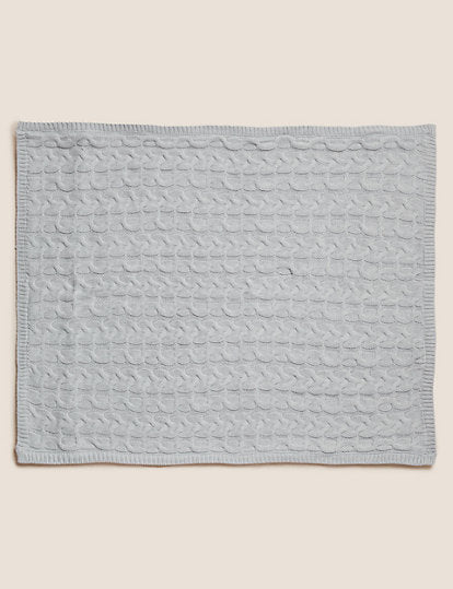 Mantita de punto trenzado